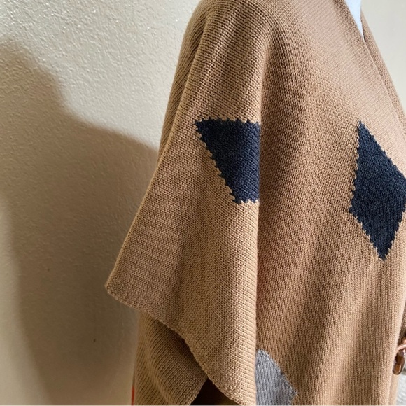 Trina Turk Merino Wool Diamond Print Poncho - Picture 7 of 9